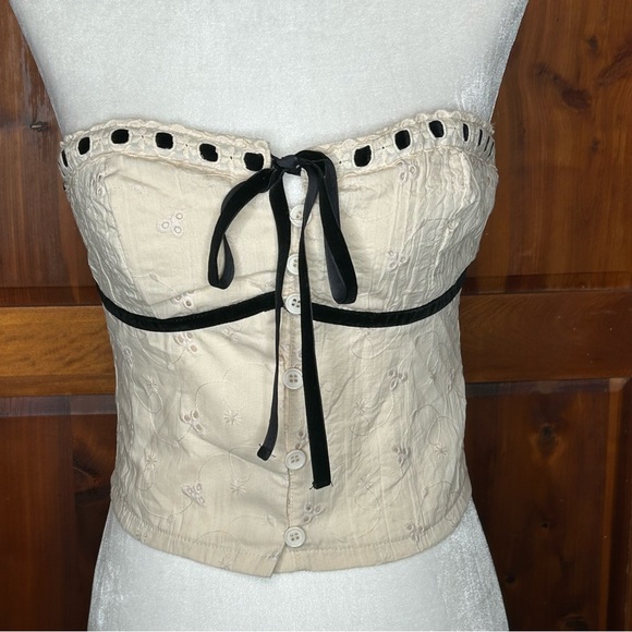 Forever 21 Tops - Forever 21 Eyelet Crop Top w Blk Velvet Ribbon Accent Coquette Fairycore Y2K